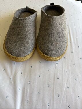 Men's Gray Felt Slip-On Loafers with Tan Sole size 14.5 (men’s)